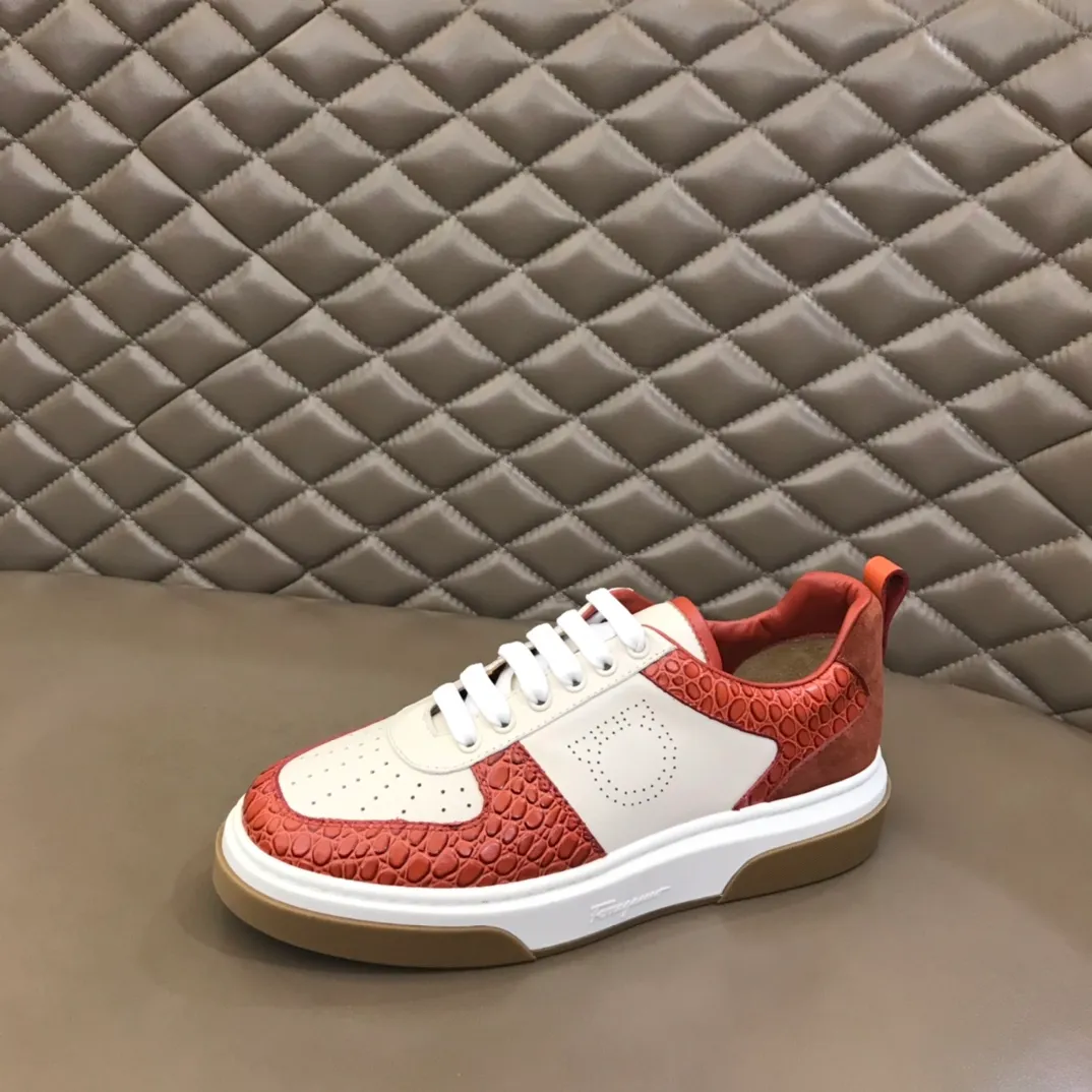 p420 "Salvatore Ferraga**" men's low-cut fashion sneakers. This casual shoe has a novel structure and is made of soft calfskin. The contrasting color elements on the upper highlight the bold and avant-garde atmosphere. The first-layer cowhide lining is high-end and comfortable. Energetic and fresh, these shoes can be worn with casual looks or add a touch of street style to elegant trousers.  Size: 38-44